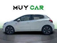 Usado Peugeot 208 Allure 102 CV (75 kW) 2019 Blanco Utilitario
