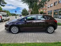 Usado Opel Astra Selective 115 CV (84 kW) 2013 Marrón Berlina