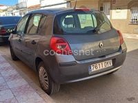 Usado Renault Clio II Dynamique 85 CV (62 kW) 2006 Gris / plata Berlina