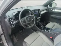 Usado Volvo XC40 Plus 163 CV (119 kW) 2024 Gris / plata SUV