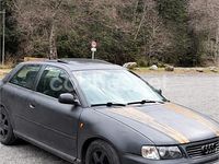 Usado Audi A3 Ambiente 110 CV (80 kW) 1999 Negro Utilitario