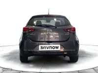 Usado Mazda 2 90 CV (66 kW) 2024 Gris Utilitario