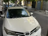 Usado Toyota Auris Live 124 CV (91 kW) 2013 Blanco Berlina
