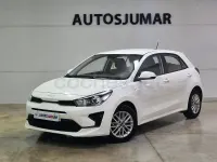 Usado Kia Rio 84 CV (61 kW) 2023 Blanco Berlina