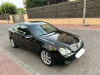 Usado Mercedes C220 143 CV (105 kW) 2004 Negro Berlina