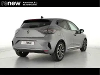 Usado Renault Clio V Techno 100 CV (73 kW) 2025 Gris / plata Berlina