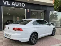 Usado VW Passat Executive 150 CV (110 kW) 2021 Blanco Berlina