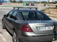 Usado Ford Mondeo Trend 115 CV (84 kW) 2001 Gris / plata Berlina