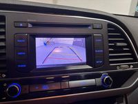 Usado Hyundai Elantra 128 CV (94 kW) 2018 Gris Berlina