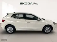 Usado Skoda Fabia Selection 95 CV (69 kW) 2024 Blanco Utilitario