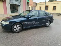 Usado Opel Vectra 100 CV (73 kW) 2000 Azul Berlina