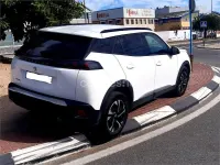Usado Peugeot 2008 Allure 110 CV (80 kW) 2021 Blanco SUV