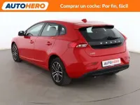 Usado Volvo V40 Momentum 122 CV (89 kW) 2017 Rojo Utilitario