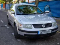 Usado VW Passat Comfortline 125 CV (91 kW) 1999 Gris / plata Berlina