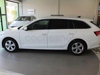 Usado Skoda Octavia Ambition 150 CV (110 kW) 2021 Blanco Familiar