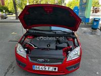 Usado Ford Focus Trend 115 CV (84 kW) 2006 Rojo Berlina