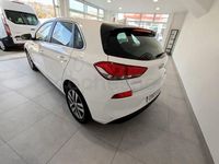 Usado Hyundai i30 Style 140 CV (102 kW) 2018 Blanco Berlina