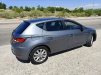 Usado Seat Leon Style 110 CV (80 kW) 2018 Gris / plata Berlina