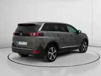 Usado Peugeot 5008 Allure 130 CV (95 kW) 2022 Gris / plata SUV