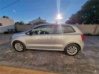 Usado VW Polo Advance 90 CV (66 kW) 2014 Gris / plata Berlina