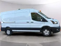 Usado Ford Tourneo Trend 136 CV (100 kW) 2024 Blanco Monovolumen
