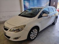 Usado Opel Astra Excellence 125 CV (91 kW) 2012 Blanco Familiar