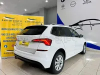 Usado Skoda Kamiq Ambition 110 CV (80 kW) 2021 Blanco SUV