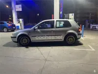 Usado VW Golf IV Highline 100 CV (73 kW) 2001 Gris / plata Berlina
