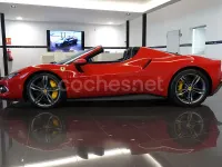 Usado Ferrari 296 842 CV (619 kW) 2025 Rojo Coupe
