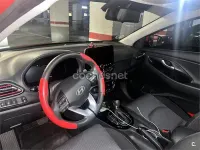 Usado Hyundai i30 115 CV (84 kW) 2025 Rojo Berlina