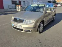 Usado Skoda Fabia Comfort 75 CV (55 kW) 2004 Beige Berlina