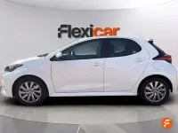 Usado Toyota Yaris Hybrid Active 116 CV (85 kW) 2024 Blanco
