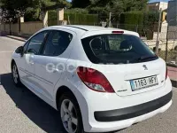 Usado Peugeot 207 92 CV (67 kW) 2011 Blanco Berlina