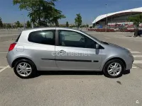 Usado Renault Clio II Privilege 100 CV (73 kW) 2006 Gris / plata Berlina