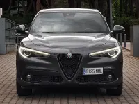 Usado Alfa Romeo Stelvio Sprint 190 CV (139 kW) 2022 Gris / plata SUV