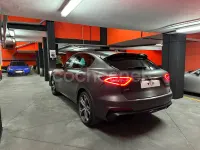 Usado Maserati Levante 430 CV (316 kW) 2019 Gris / plata SUV