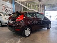 Usado Ford Fiesta Ambiente 68 CV (50 kW) 2009 Granate Berlina