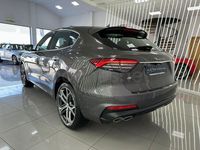 Usado Maserati Levante 350 CV (257 kW) 2021 Gris / plata SUV