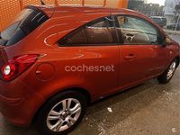 Usado Opel Corsa Essentia 85 CV (62 kW) 2012 Naranja Utilitario