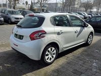 Usado Peugeot 208 68 CV (50 kW) 2015 Blanco Utilitario
