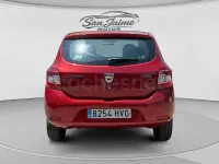 Usado Dacia Sandero Lauréate 75 CV (55 kW) 2014 Granate Berlina