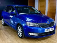 Usado Skoda Rapid Active 90 CV (66 kW) 2014 Azul Utilitario
