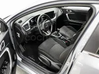 Usado Kia Ceed 136 CV (100 kW) 2024 Gris / plata Utilitario