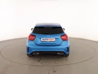Usado Mercedes A180 AMG line 110 CV (80 kW) 2016 Azul Utilitario