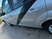 Usado Ford Focus Sport 109 CV (80 kW) 2005 Gris / plata Berlina