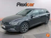 Usado VW Passat 122 CV (89 kW) 2022 Gris Familiar