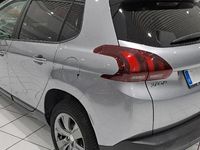 Usado Peugeot 2008 Style 101 CV (74 kW) 2018 Gris artense SUV