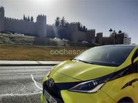 Usado Toyota Aygo X-cite 69 CV (50 kW) 2017 Amarillo Utilitario