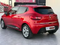 Usado Renault Clio LIMITED 90 CV (66 kW) 2019 Rojo Utilitario