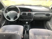 Usado Renault Mégane II Authentique 80 CV (58 kW) 2002 Granate Berlina